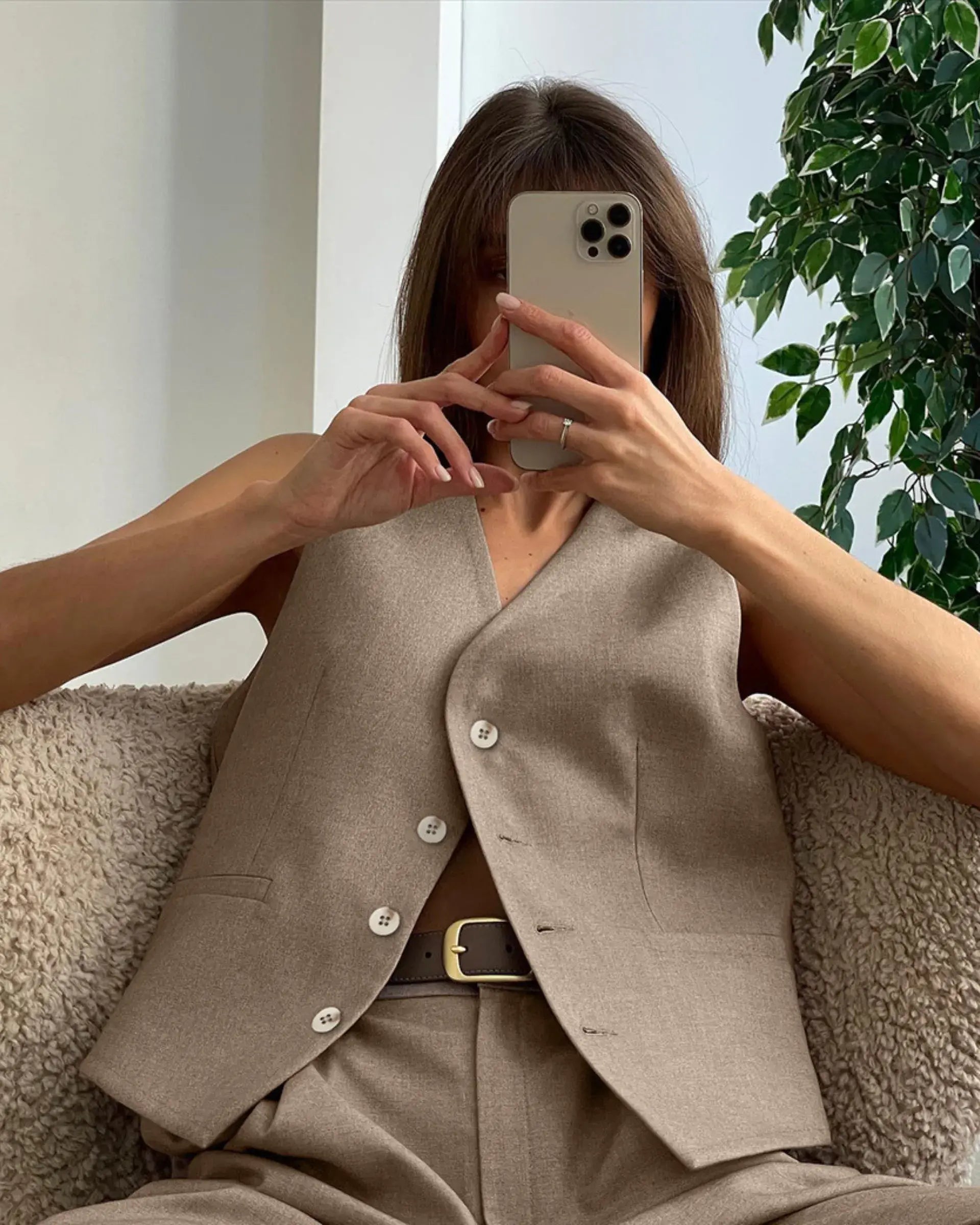 2-Piece V-Neck Sleevless Women's Lounge Set – Casual Suit for Work or Travel