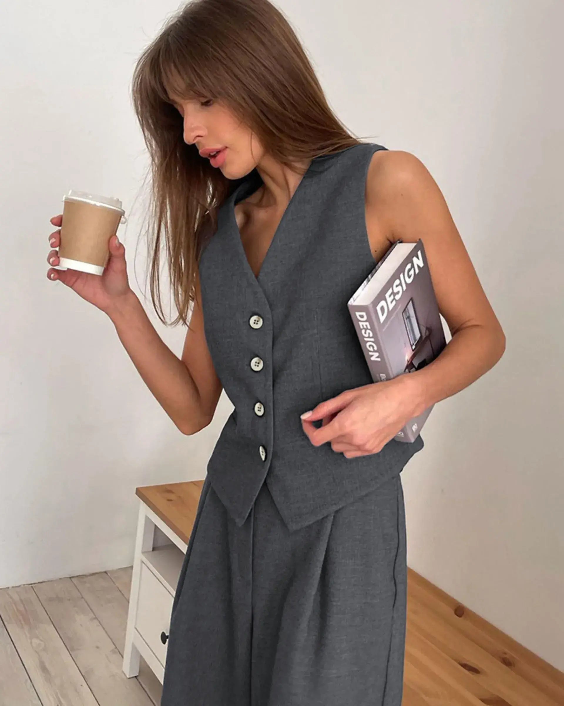 2-Piece V-Neck Sleevless Women's Lounge Set – Casual  Suit for Work or Travel