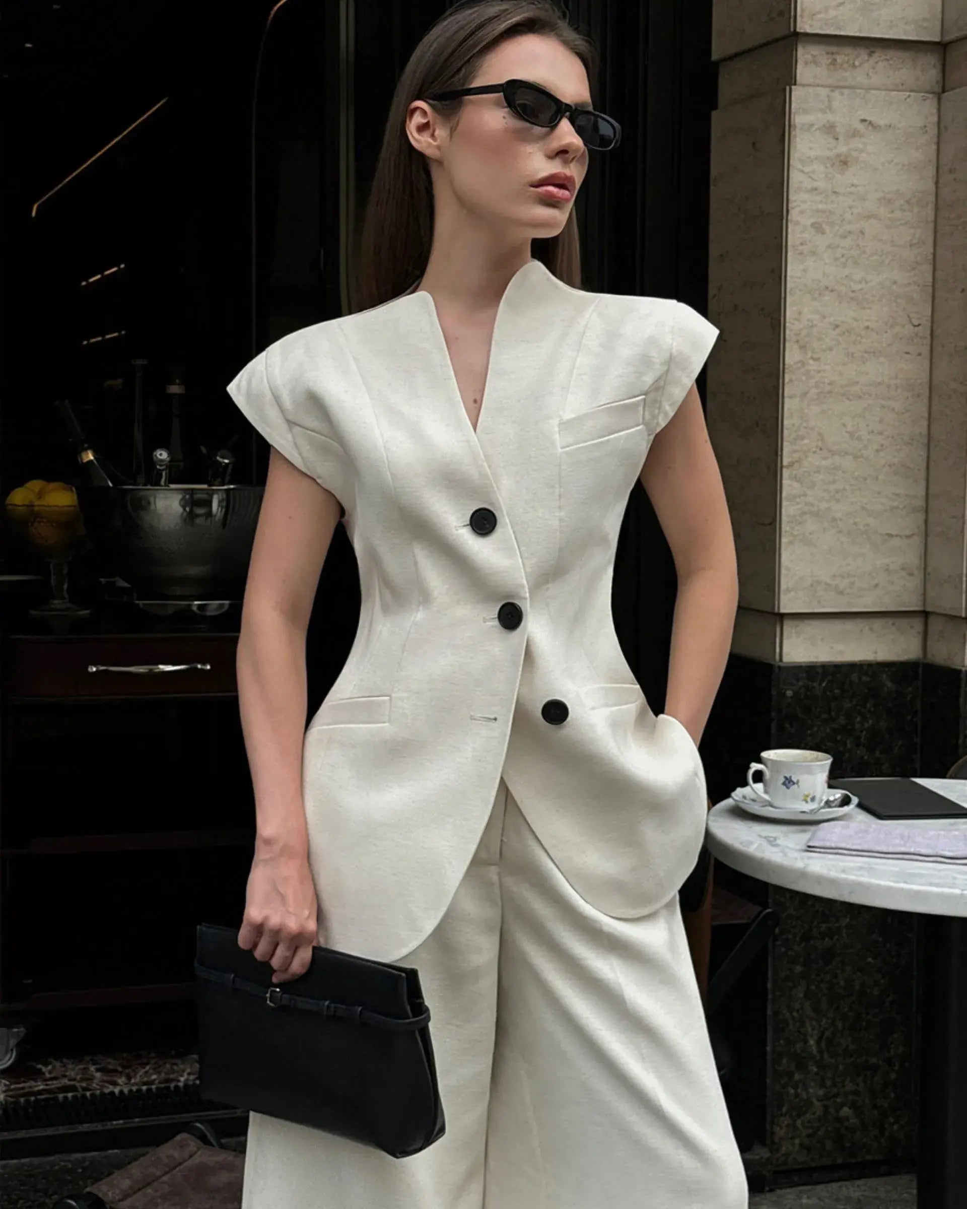 V-neck flying sleeve suit